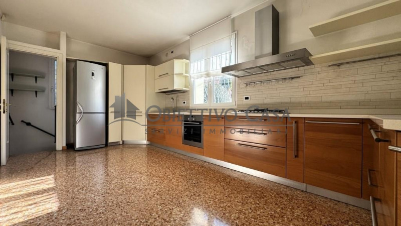 Rif: “PD680” ARCELLA – San Carlo

Questa villa monofamiliare dalle grandi metrature, non è solo u...