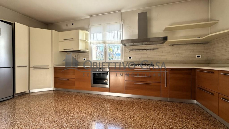 Rif: “PD680” ARCELLA – San Carlo

Questa villa monofamiliare dalle grandi metrature, non è solo u...