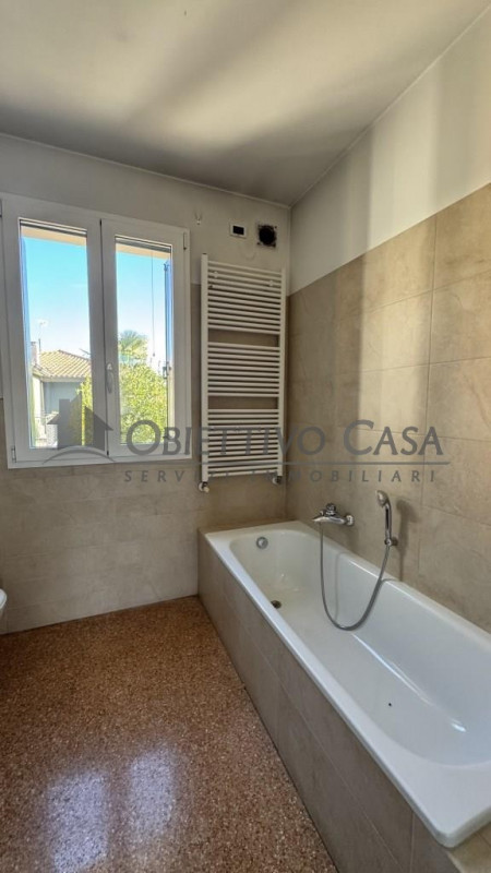 Rif: “PD680” ARCELLA – San Carlo

Questa villa monofamiliare dalle grandi metrature, non è solo u...