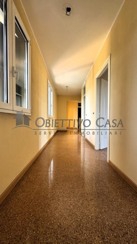 Rif: “PD680” ARCELLA – San Carlo

Questa villa monofamiliare dalle grandi metrature, non è solo u...