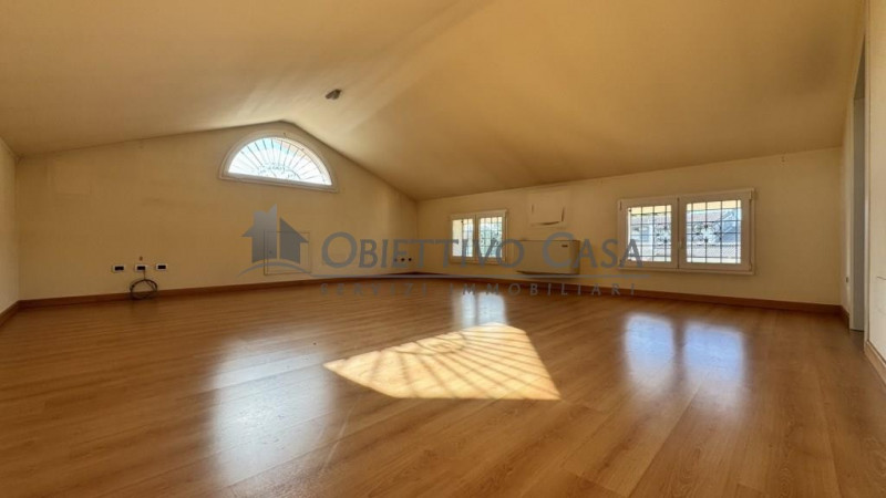 Rif: “PD680” ARCELLA – San Carlo

Questa villa monofamiliare dalle grandi metrature, non è solo u...