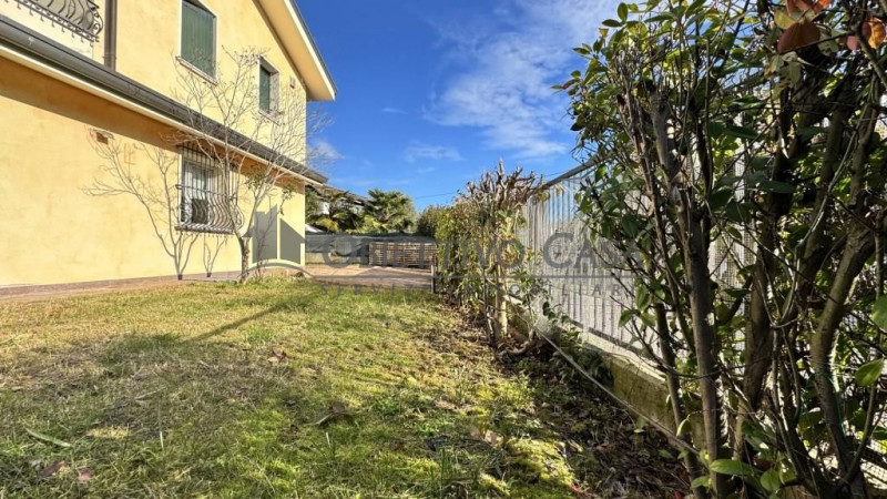 Rif: “PD680” ARCELLA – San Carlo

Questa villa monofamiliare dalle grandi metrature, non è solo u...