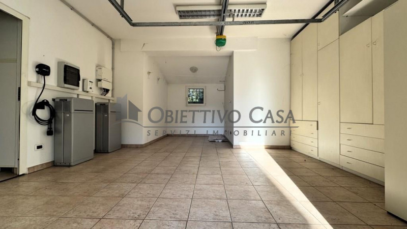 Rif: “PD680” ARCELLA – San Carlo

Questa villa monofamiliare dalle grandi metrature, non è solo u...