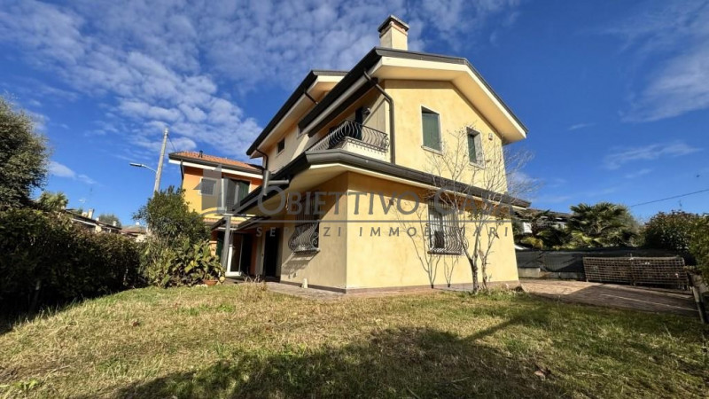 Rif: “PD680” ARCELLA – San Carlo

Questa villa monofamiliare dalle grandi metrature, non è solo u...