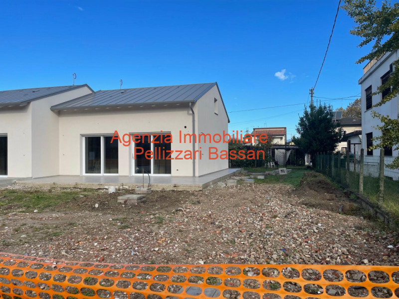 Sei alla ricerca di una casa nuova, moderna e funzionale, disposta su un unico piano? Abbiamo la ...