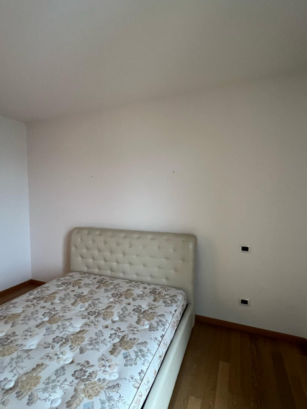 Affittasi appartamento al primo piano in contesto condominiale sito a pochissima distanza dal cen...