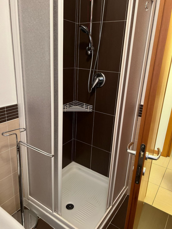 Affittasi appartamento al primo piano in contesto condominiale sito a pochissima distanza dal cen...