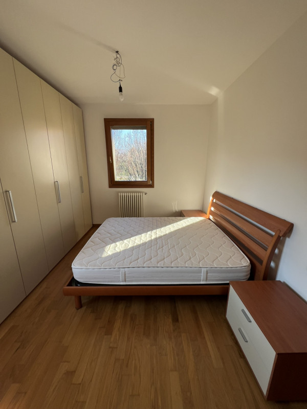 Affittasi appartamento al primo piano con garage in contesto condominiale sito a pochissima dista...