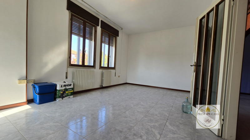 Vendesi a Borgo Veneto, nel cuore della frazione di S. Margherita d'Adige, complesso immobiliare ...