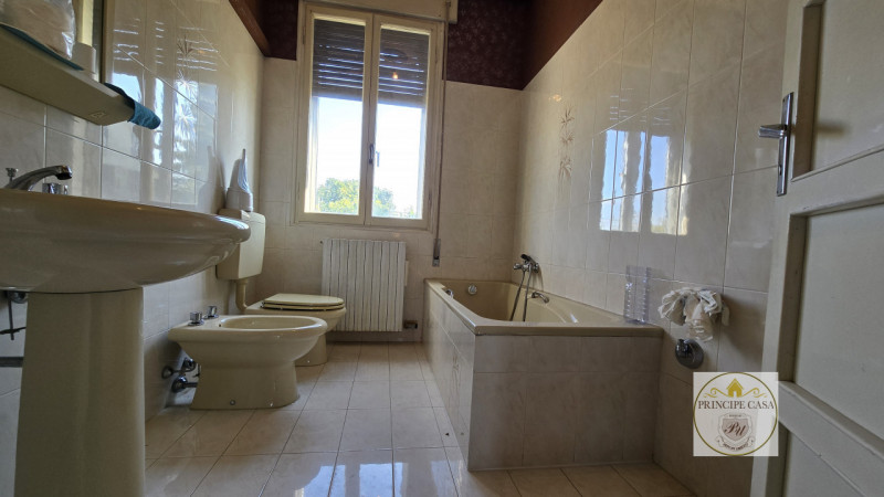 Vendesi a Borgo Veneto, nel cuore della frazione di S. Margherita d'Adige, complesso immobiliare ...