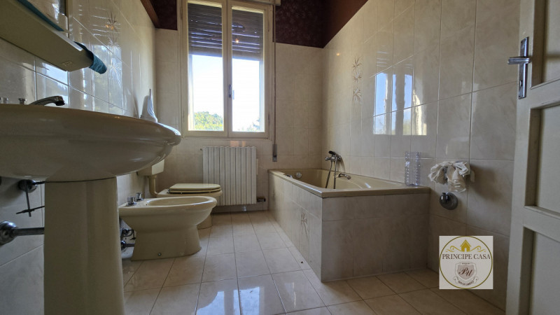 Vendesi a Borgo Veneto, nel cuore della frazione di S. Margherita d'Adige, complesso immobiliare ...