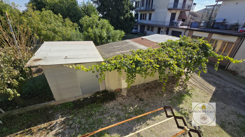 Vendesi a Borgo Veneto, nel cuore della frazione di S. Margherita d'Adige, complesso immobiliare ...