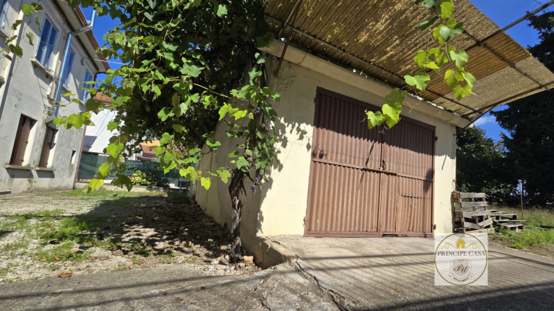 Vendesi a Borgo Veneto, nel cuore della frazione di S. Margherita d'Adige, complesso immobiliare ...