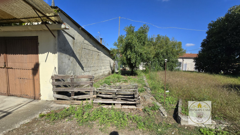 Vendesi a Borgo Veneto, nel cuore della frazione di S. Margherita d'Adige, complesso immobiliare ...