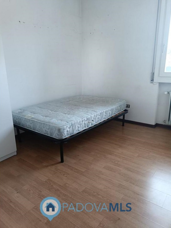 Immobile in esclusiva al Gruppo Padova MLS
Padova in zona Fiera comoda agli istituti universitari...