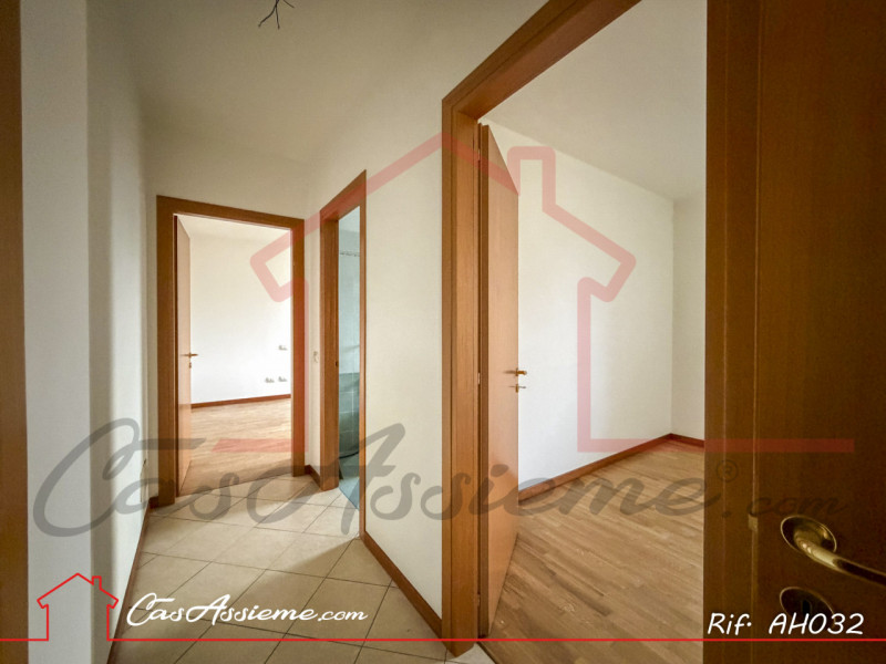 Rif. AH032
PARI AL NUOVO - ACCESSO MUTUO GREEN!
Inseriti in un elegante complesso residenziale di...