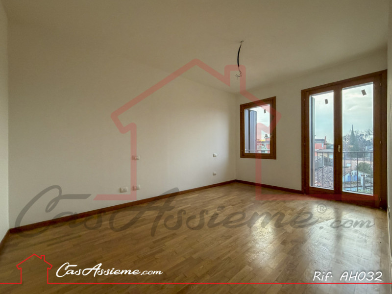 Rif. AH032
PARI AL NUOVO - ACCESSO MUTUO GREEN!
Inseriti in un elegante complesso residenziale di...