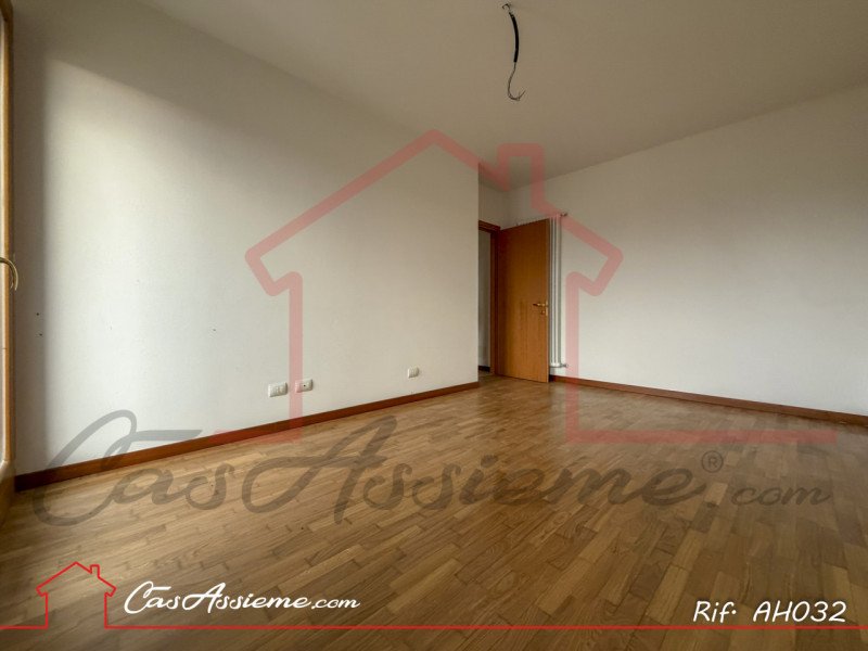 Rif. AH032
PARI AL NUOVO - ACCESSO MUTUO GREEN!
Inseriti in un elegante complesso residenziale di...