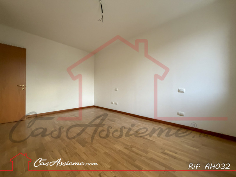 Rif. AH032
PARI AL NUOVO - ACCESSO MUTUO GREEN!
Inseriti in un elegante complesso residenziale di...