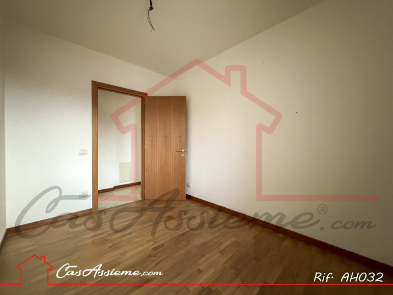 Rif. AH032
PARI AL NUOVO - ACCESSO MUTUO GREEN!
Inseriti in un elegante complesso residenziale di...