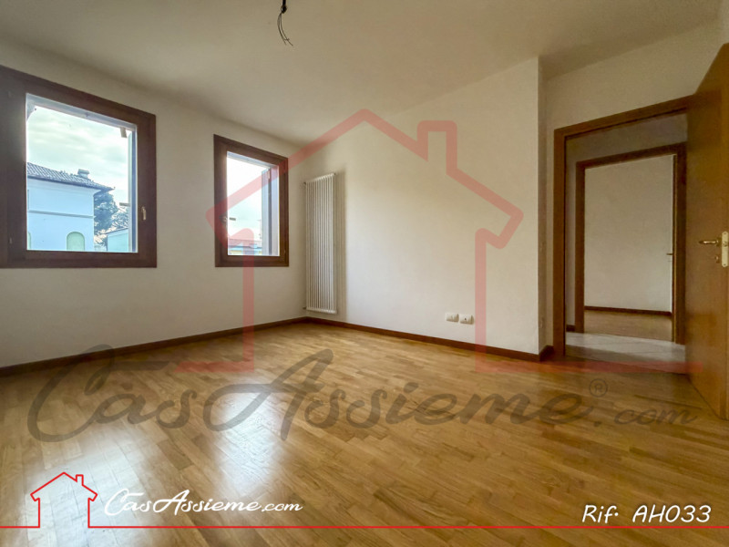 Rif. AH033
PARI AL NUOVO - ACCESSO MUTUO GREEN!
In posizione strategica a soli 10 minuti da Caste...