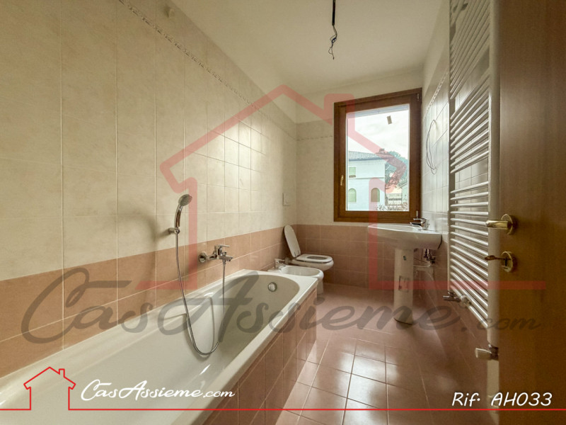 Rif. AH033
PARI AL NUOVO - ACCESSO MUTUO GREEN!
In posizione strategica a soli 10 minuti da Caste...