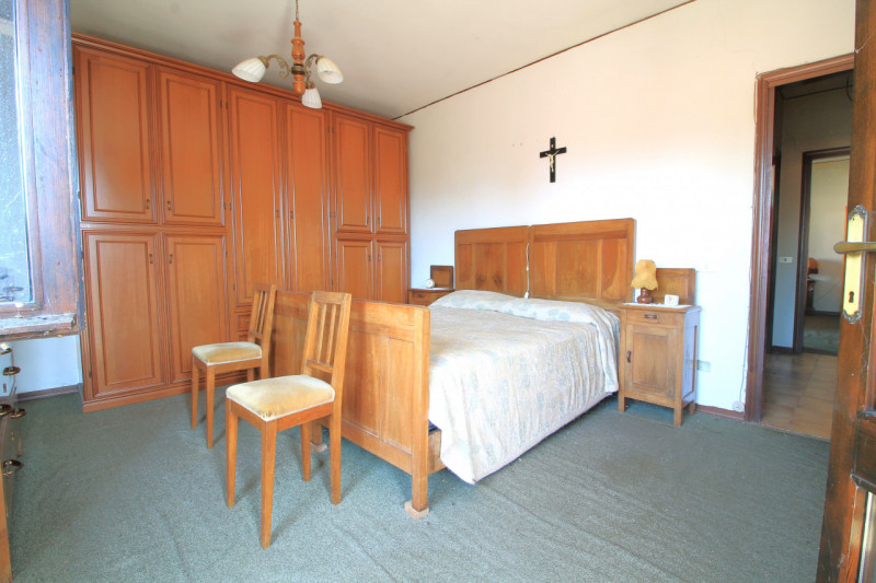 Questa porzione di bifamiliare situata a Torreglia rappresenta un'opportunità per chi desidera cr...