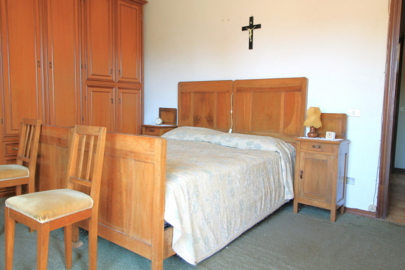 Questa porzione di bifamiliare situata a Torreglia rappresenta un'opportunità per chi desidera cr...