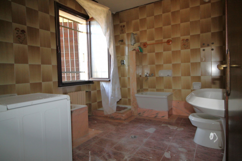 Questa porzione di bifamiliare situata a Torreglia rappresenta un'opportunità per chi desidera cr...