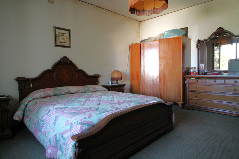 Questa porzione di bifamiliare situata a Torreglia rappresenta un'opportunità per chi desidera cr...