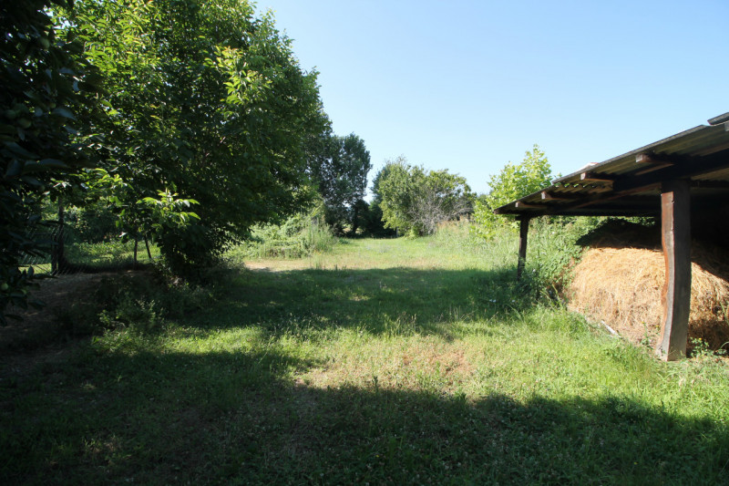 Questa porzione di bifamiliare situata a Torreglia rappresenta un'opportunità per chi desidera cr...