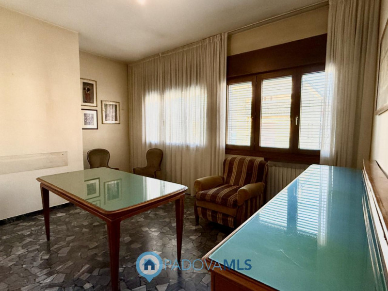 Immobile in esclusiva al Gruppo Padova MLS

Porzione di BIFAMILIARE IN ORIZZONTALE con ingresso e...