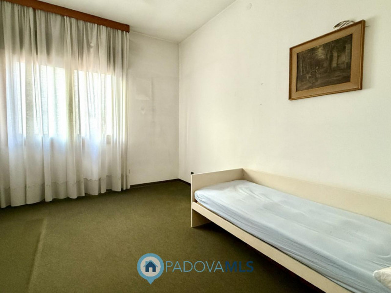 Immobile in esclusiva al Gruppo Padova MLS

Porzione di BIFAMILIARE IN ORIZZONTALE con ingresso e...