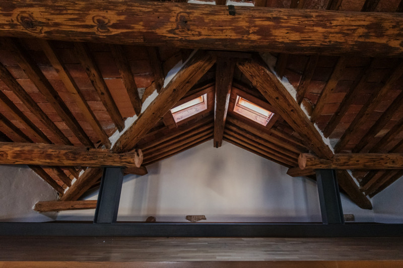 UBICAZIONE E CONTESTO

Nel prestigioso contesto storico di Casale, a pochi minuti dal centro di V...