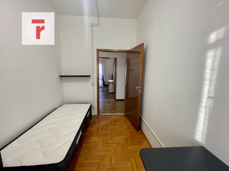 In zona Voltabarozzo nelle vicinanze dei principali servizi del quartiere.

A pochi metri dal fut...