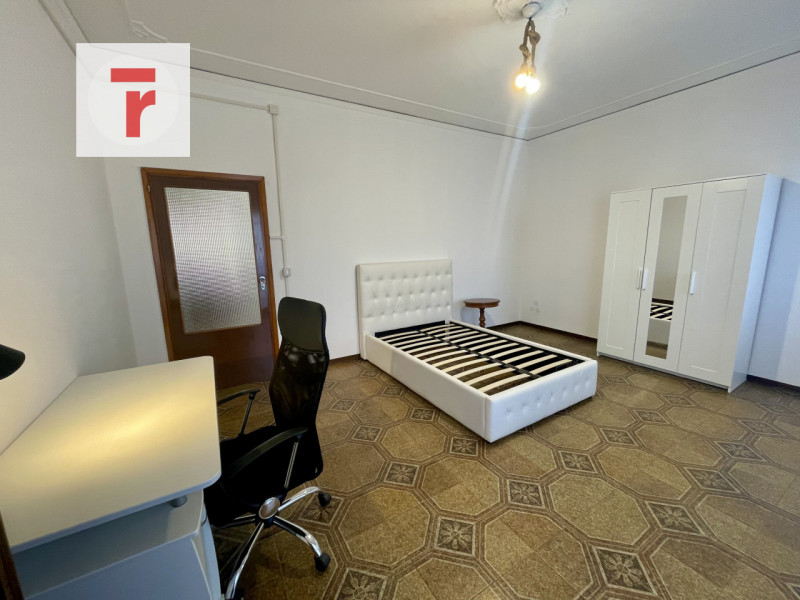 In zona Voltabarozzo nelle vicinanze dei principali servizi del quartiere.

A pochi metri dal fut...