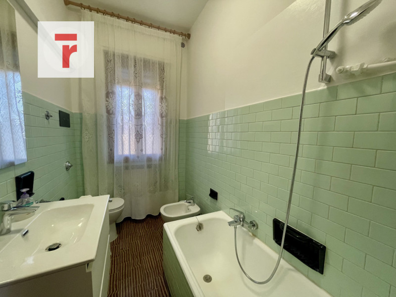 In zona Voltabarozzo nelle vicinanze dei principali servizi del quartiere.

A pochi metri dal fut...