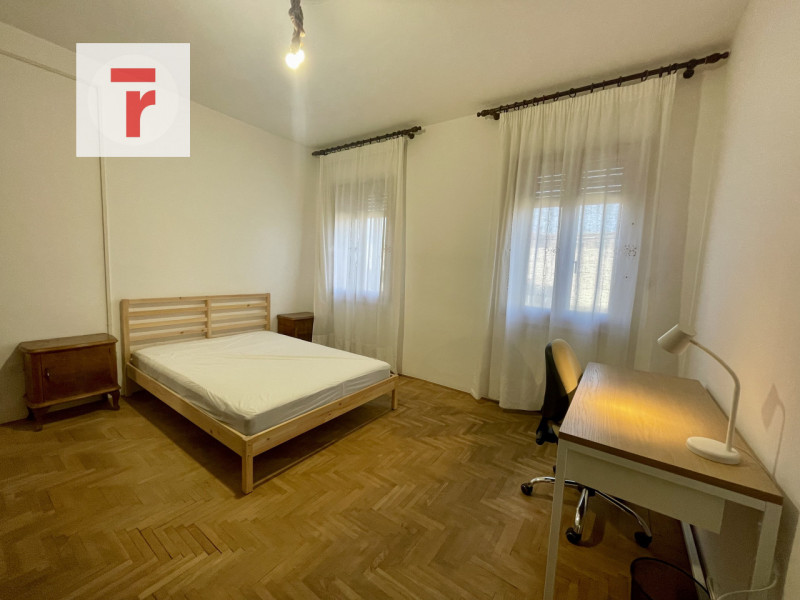 In zona Voltabarozzo nelle vicinanze dei principali servizi del quartiere.

A pochi metri dal fut...