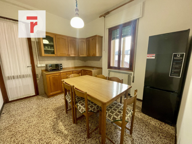 In zona Voltabarozzo nelle vicinanze dei principali servizi del quartiere.

A pochi metri dal fut...