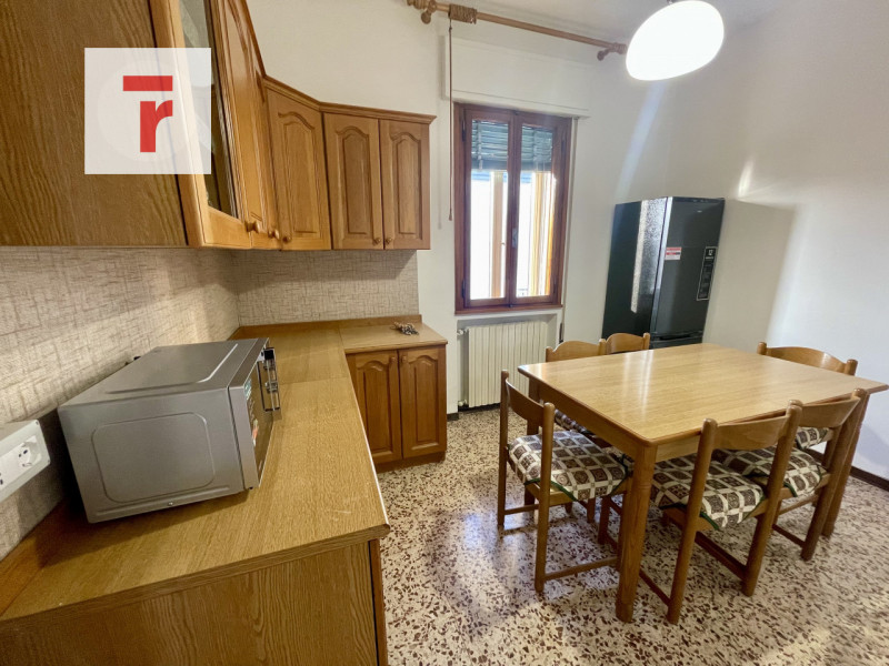 In zona Voltabarozzo nelle vicinanze dei principali servizi del quartiere.

A pochi metri dal fut...