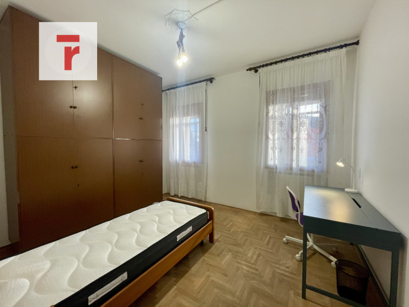 In zona Voltabarozzo nelle vicinanze dei principali servizi del quartiere.

A pochi metri dal fut...