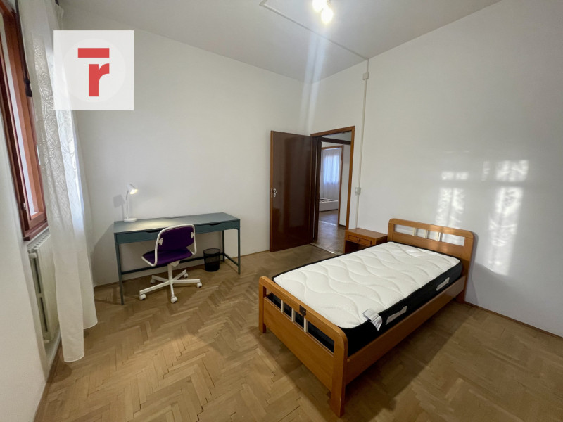 In zona Voltabarozzo nelle vicinanze dei principali servizi del quartiere.

A pochi metri dal fut...