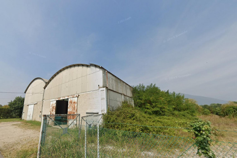 Proponiamo in vendita un capannone a destinazione logistica situato a Schio, in Località Ceresara...