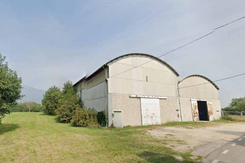 Proponiamo in vendita un capannone a destinazione logistica situato a Schio, in Località Ceresara...