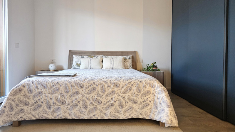 Si propone in esclusiva introvabile attico recentemente ristrutturato a meno di 1 km dalla zona p...