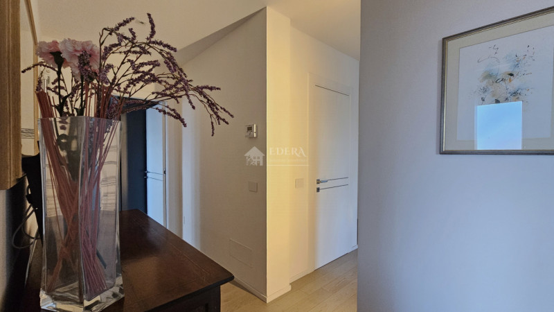 Si propone in esclusiva introvabile attico recentemente ristrutturato a meno di 1 km dalla zona p...