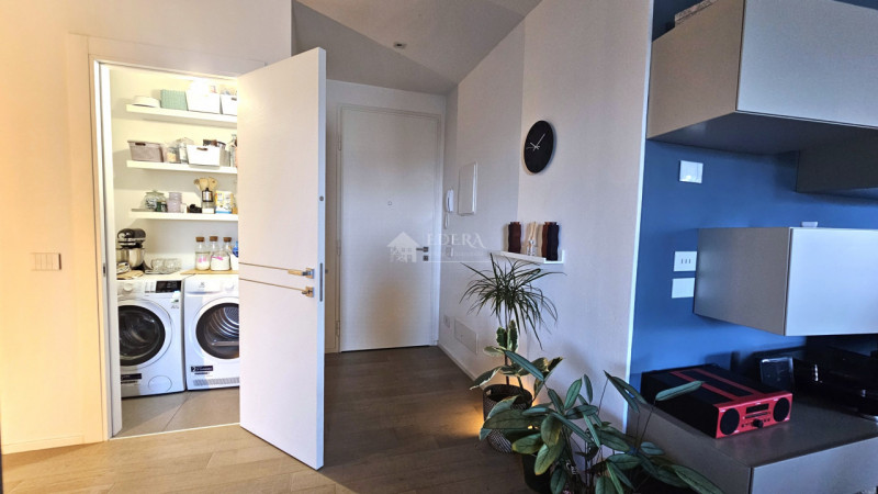 Si propone in esclusiva introvabile attico recentemente ristrutturato a meno di 1 km dalla zona p...