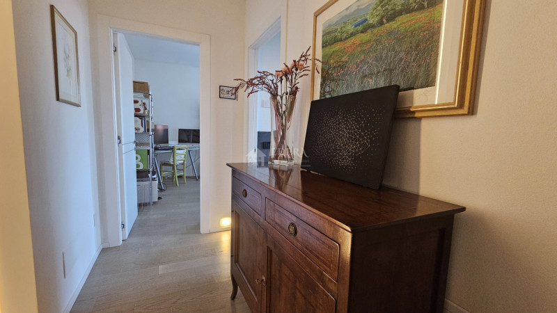 Si propone in esclusiva introvabile attico recentemente ristrutturato a meno di 1 km dalla zona p...