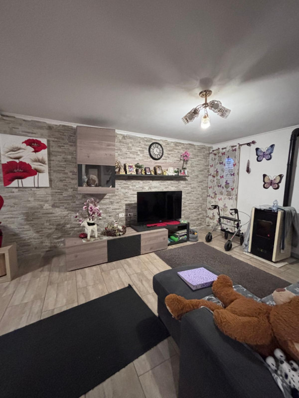 Scopri questa splendida casa a schiera centrale recentemente ristrutturata, situata in una delle ...