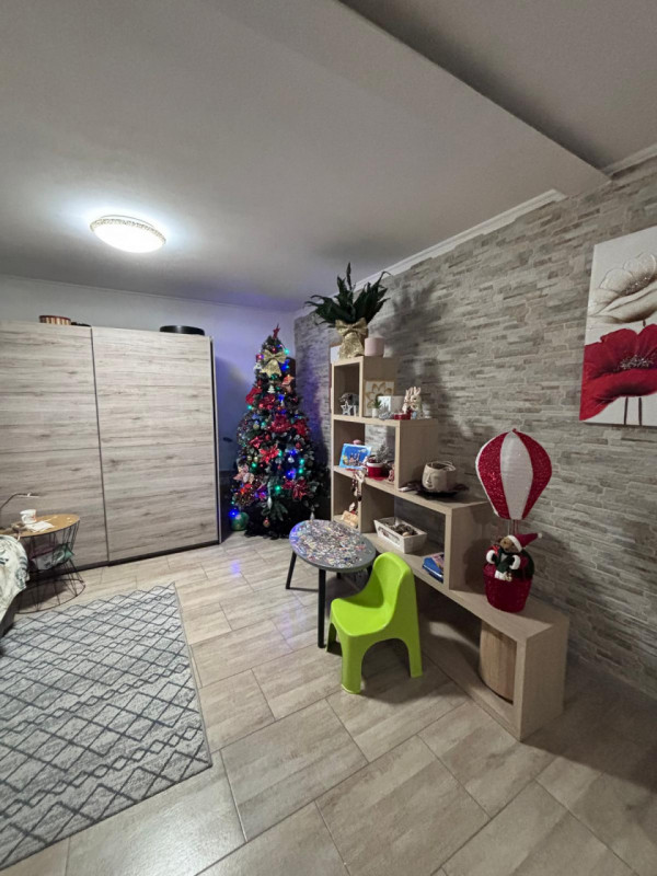 Scopri questa splendida casa a schiera centrale recentemente ristrutturata, situata in una delle ...